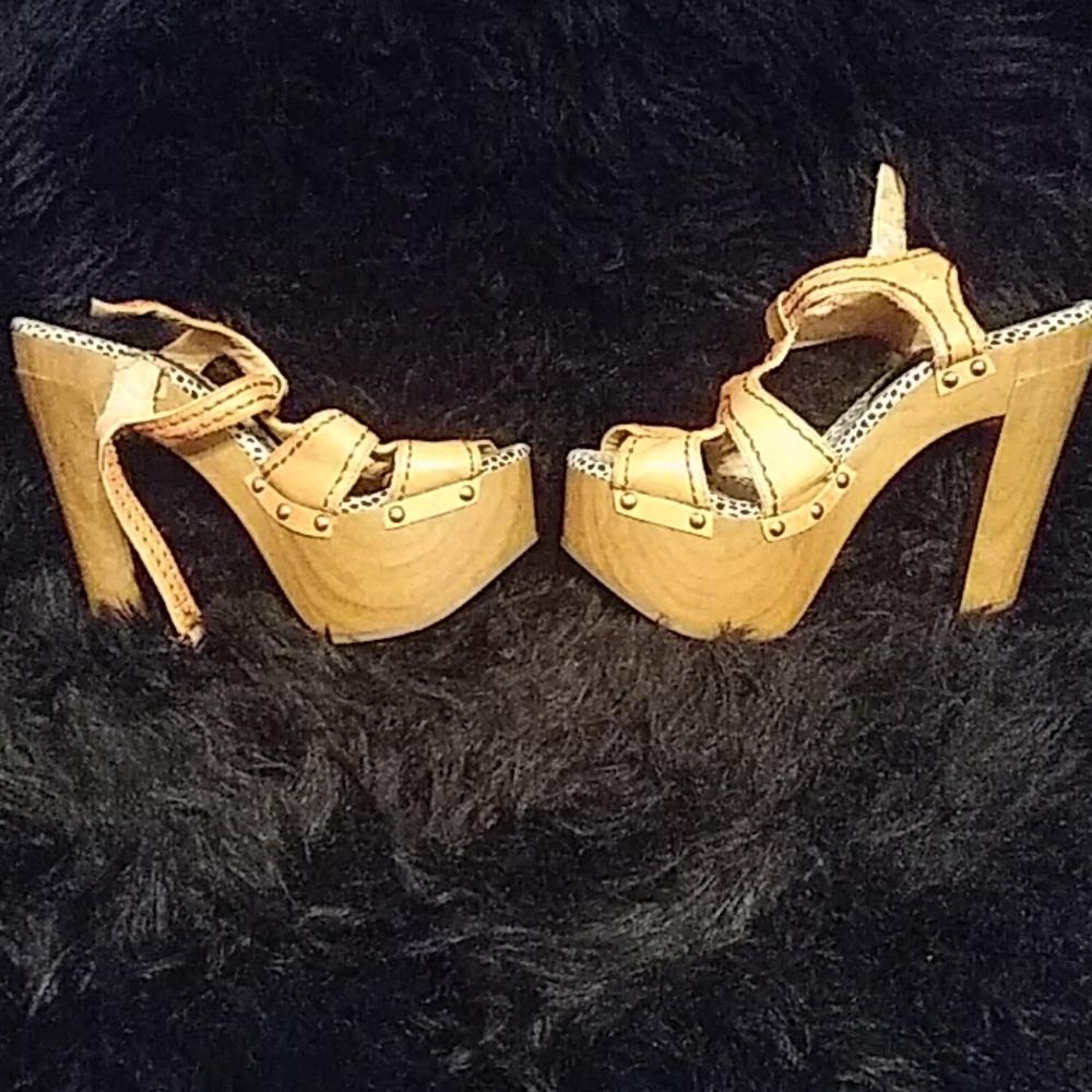Jessica Simpson clogs